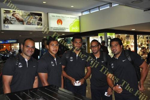 Ravai Fatiaki with Flying Fijians teammates